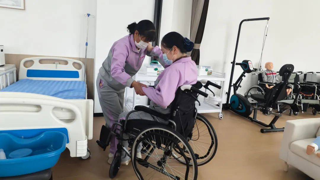 大通護工省賽首戰(zhàn) 家政護理展匠心，技能比拼綻芳華