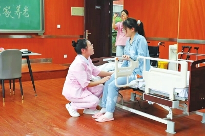 月薪可達2萬+ 我省首批150名家政學(xué)本科生即將就業(yè) 家政護理邁進專業(yè)化新篇章